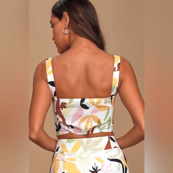 Floral Cropped Tank Top - Picture 2 of 4